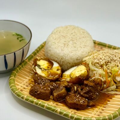 Рис с тушеной свининой и яйцами в Viet House по цене 670 ₽