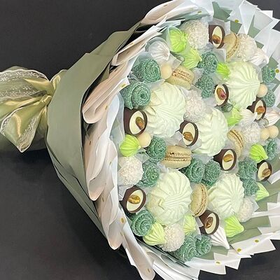 Сладкий букет из зефира и конфет Облачко в Мастерская подарков Катерины Колбасовой по цене 5990 ₽