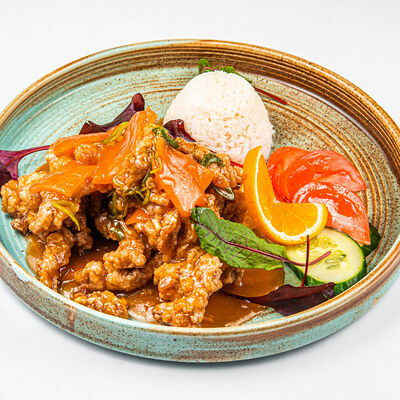 Свинина в кисло-сладком соусе с рисомв Фёст по цене 490 ₽