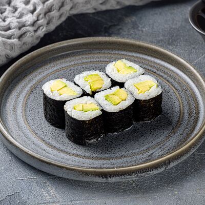 Мини-ролл с авокадо в Суши и Точка по цене 249 ₽