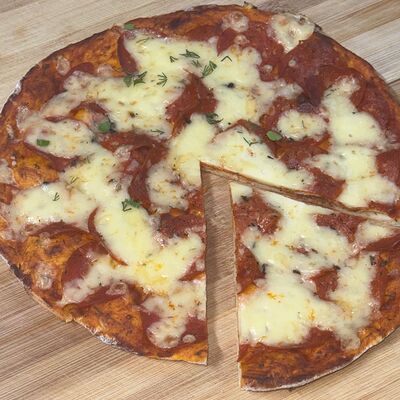 Пицца Пеперони 28 см в Кафе Времена по цене 420 ₽