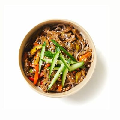 Соба с говядиной и овощами в Гурмэтика по цене 625 ₽