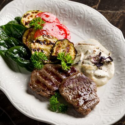 Медальоны из говяжьей вырезки с овощами в Орден по цене 1300 ₽