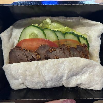 Пита с говядиной и овощамив Крафт фуд по цене 350 ₽