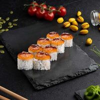 Запеченный ролл с копченым угрем и соусом спайси в Веселый Самурай SUSHI PREMIUM