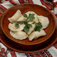 Вареники с картофелем, белыми грибами и сметаной в Чумацький шлях