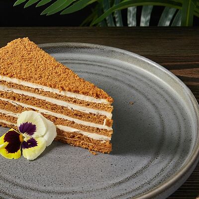 Десерт Медовик в Хочу и буду по цене 426 ₽