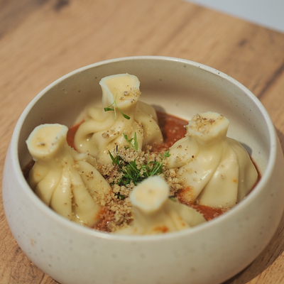 Кинкали под красным ореховым соусом 4 шт в Кинкали по цене 565 ₽