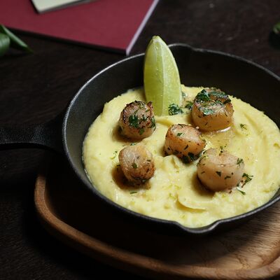 Морской гребешок с картофельным пюре и лаймовой заправкой в Перепел по цене 740 ₽