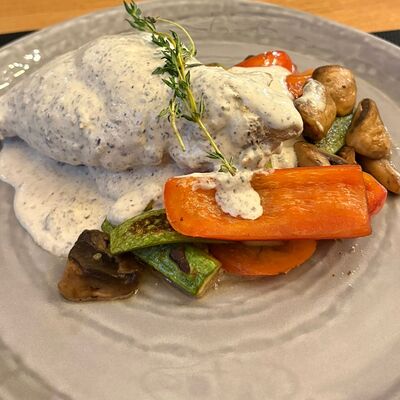 Ножка кролика с овощами в Вино по цене 1430 ₽