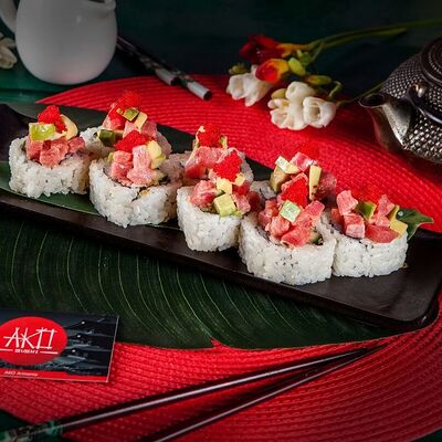 Хрустящий тунец с креветками и авокадо в Рыбин Гуд Sushi Premium по цене 809 ₽