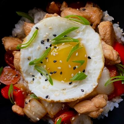 Рис с курицей и овощами в Пянсе по цене 489 ₽