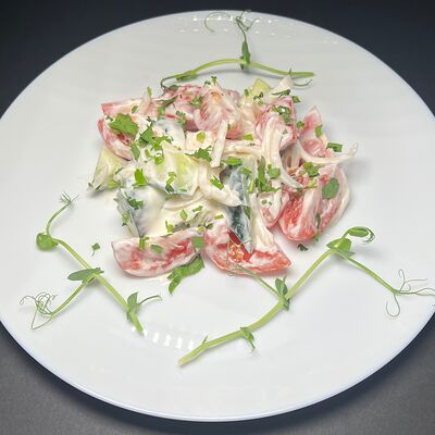 Салат овощной со сметаной в Кулинария на Тухачевском по цене 260 ₽