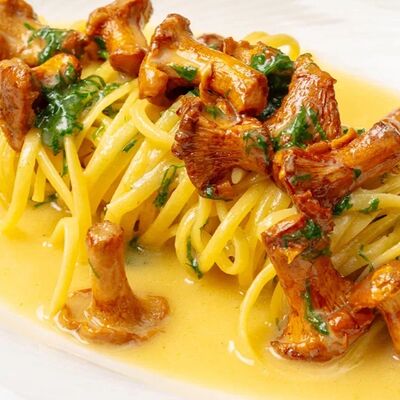 Паста с лисичками и пармезаномв Море на Патриках по цене 1090