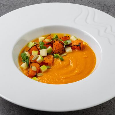 Тыквенный суп с тартаром из креветок в Пепе Неро по цене 750 ₽