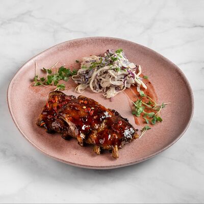 Томленые ребра в брусничном соусе с Коул слоу в Семейное бистро Монти по цене 720 ₽