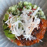 Поке с форелью и авокадо в More More