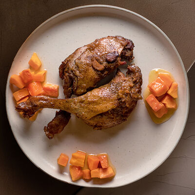 Утка, запечённая с тыквой в Бибирево по цене 1200 ₽