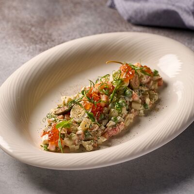 Оливье с раковыми шейками в REGUL по цене 990 ₽