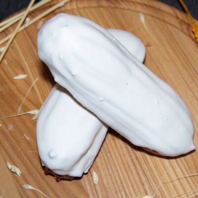 Эклер со сливочным кремом в Хлеборезов по цене 109 ₽