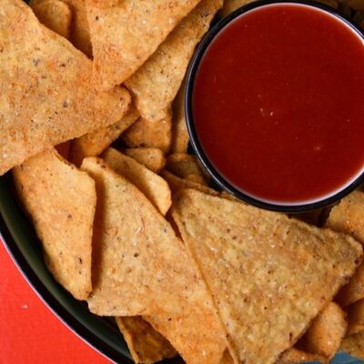 Начос с томатным соусом в Mexo Food Bar по цене 420 ₽