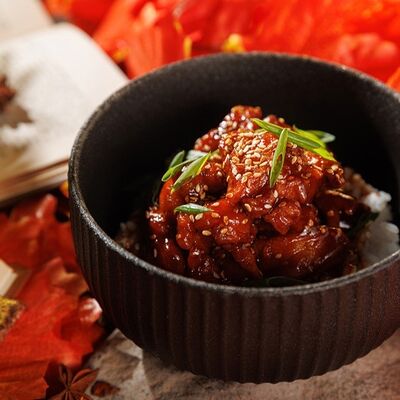 Курица в томатной глазировке с рисом в Feromon по цене 560 ₽