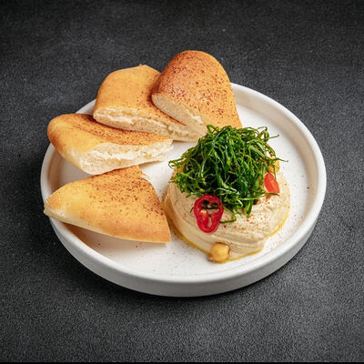 Хумус с питой в Tehnikum по цене 450 ₽