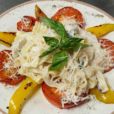 Феттучине с курицей в Столовая по цене 677 ₽