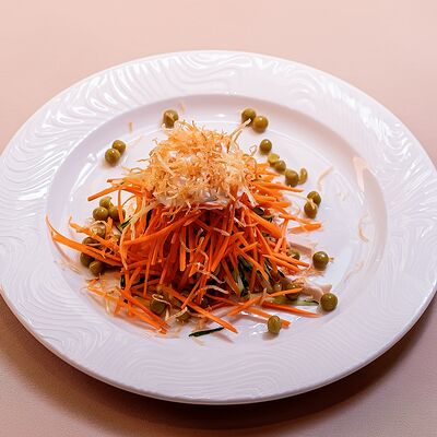 Салат с курочкой и картофелем пай в Solo Vicini по цене 450 ₽