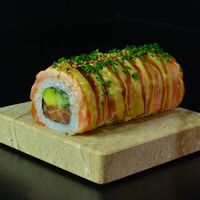 Smart Ролл с опаленным лососем васаби и тунцом спайсив Rick'n'Roll