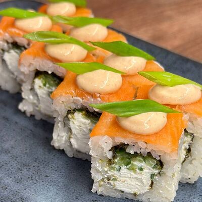 Филадельфия спайси в Sashimi по цене 540 ₽