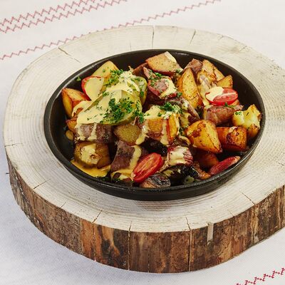 Жареха мясная с сырным соусом в Трактиръ Кадриль по цене 825 ₽