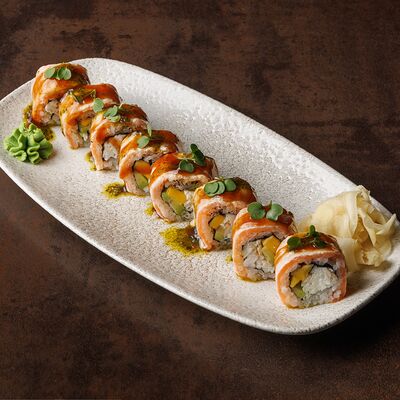 Ролл с лососем, камчатским крабом и мангов Doge по цене 1090 ₽