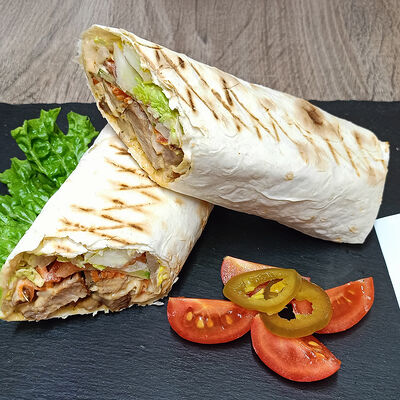 Шаурма со свининой маленькая в Жарко вкусно по цене 360 ₽