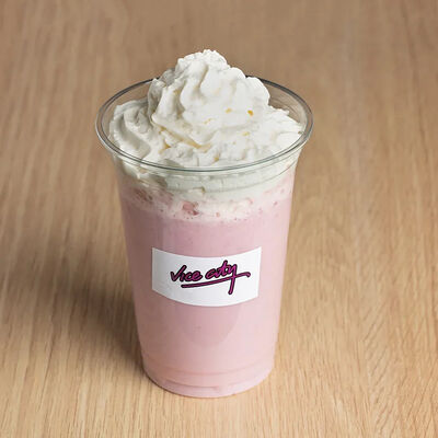 Клубничный торт в Vice coffee по цене 380 ₽