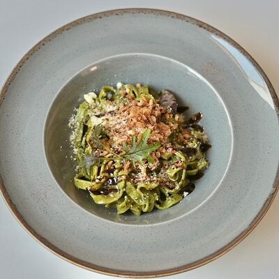 Шпинателле с куриной печенью и луком фри в Bucho по цене 470 ₽