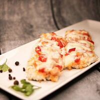 Японская пицца с лососем в Рисинка