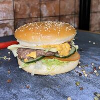 Бургер со cвинoй котлеткой в Тема