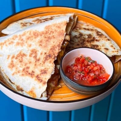 Кесадилья овощная в Mexo Food Bar по цене 490 ₽