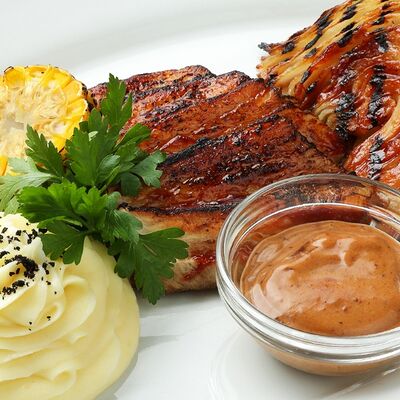 Томленый свиной бок в Максимилианс по цене 730 ₽