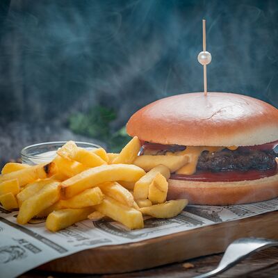 Чизбургер с мраморной говядиной в Brauplatz по цене 940 ₽