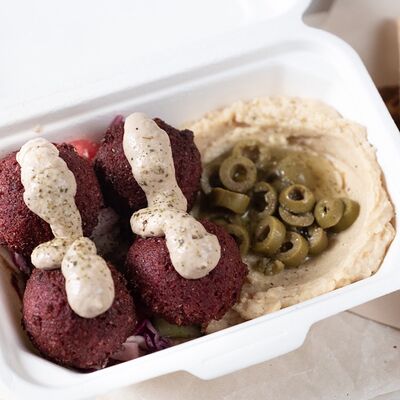 Свекольный фалафель с хумусом в Noot по цене 559 ₽