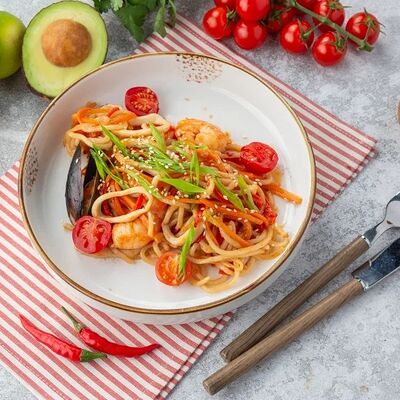 Удон с морепродуктами в Или по цене 390 ₽