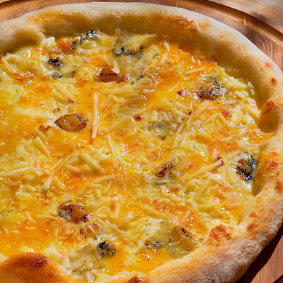 Пицца 4 сыра (30 см) в Rose Mary по цене 980 ₽