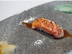 Суши Опаленный лосось в Under the sea по цене 340 ₽