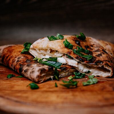 Кальцоне курица-шпинат в Gioffre по цене 480 ₽