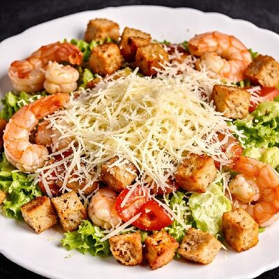 Салат Цезарь с креветками в Love Мясо по цене 370 ₽