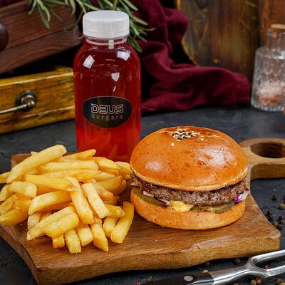 Комбо Гамбургер в Deus Burgers по цене 580 ₽