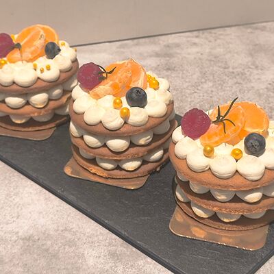 Пирожное медовое в Фабрика чизкейков по цене 325 ₽