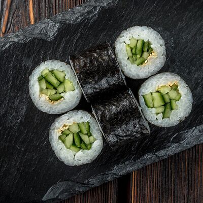 Маки с огурцом в Суши Гурмэ по цене 140 ₽
